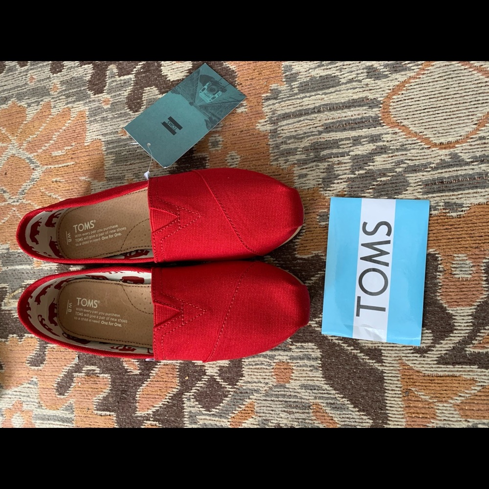 NWT Red Toms